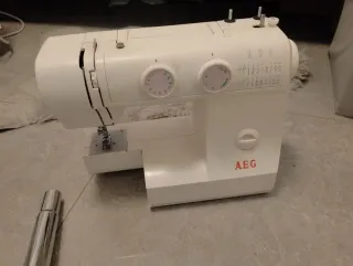 Máquina de coser AEG