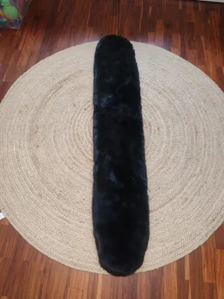 Estola pelo sintético negra con abertura