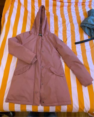 Parka rosa con capucha de pelo desmontable