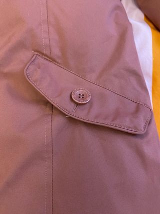 Parka rosa con capucha de pelo desmontable