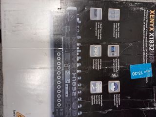 Mesa de mezclas Behringer X1832USB