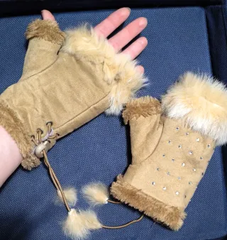 Guanti invernali beige aperti con strass