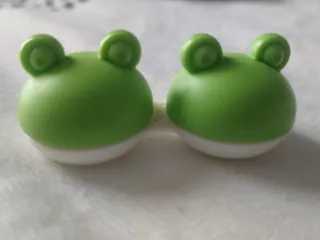 Caja de lentillas con diseño de rana