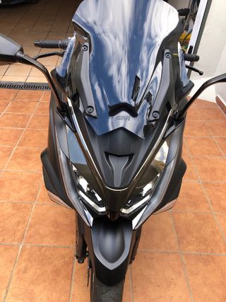 Scooter Kymco Ak 550. Matrículada en 2019
