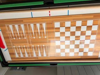 Futbolín y mesa multijuego