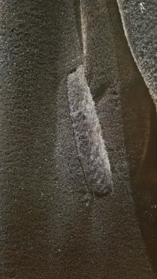 Abrigo de pelo negro sintetico