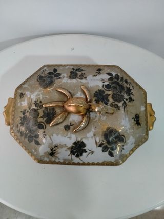 Sopera antigua porcelana y metal