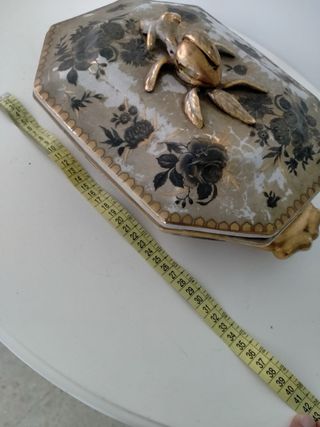 Sopera antigua porcelana y metal