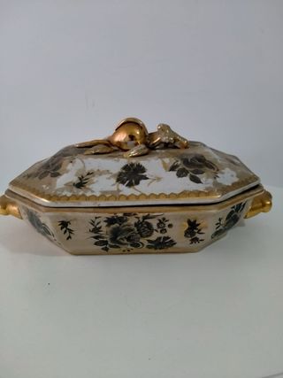 Sopera antigua porcelana y metal