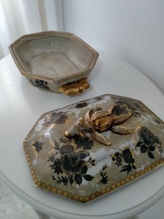 Sopera antigua porcelana y metal