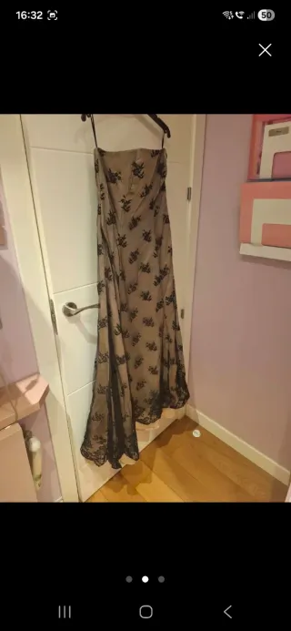 Vestido de fiesta beige y negro