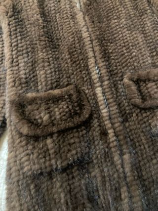 Abrigo tipo piel capucha marrón