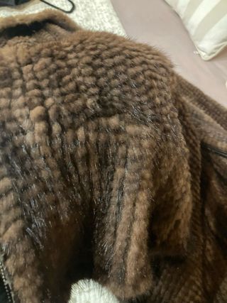 Abrigo tipo piel capucha marrón