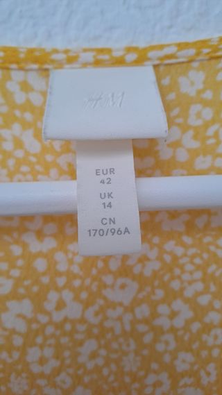 Vestido amarillo floral botones manga corta