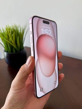 Vendo iPhone 15 in ottime condizioni, accessori inclusi