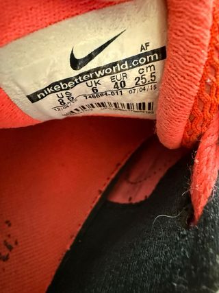 Zapatillas Nike Negras y naranja