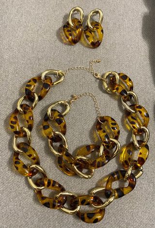 Conjunto Collar, Pendientes Tortoise y pulsera.