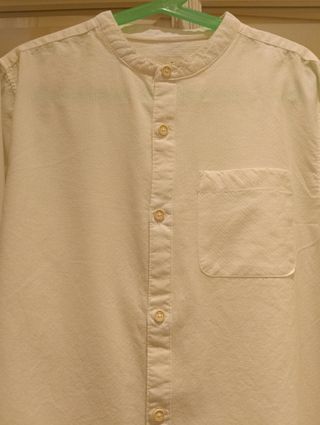 Camisa blanca cuello mao para niño