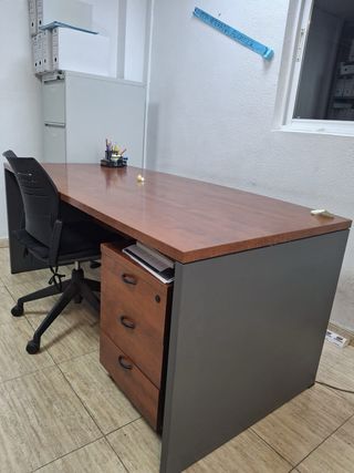 Mesas de oficina blanca y negra económico