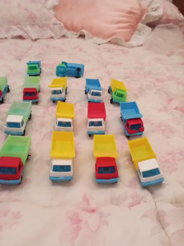 Lote di camion giocattolo vintage da chiosco