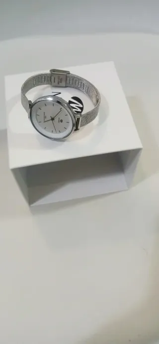 Reloj Marea Elegante Plata y Blanco