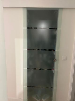 Puerta corredera de cristal templado