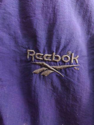 Sudadera Reebok Color Morado y Gris Talla L.