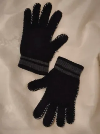 Set Cappello con pompon e guanti invernali