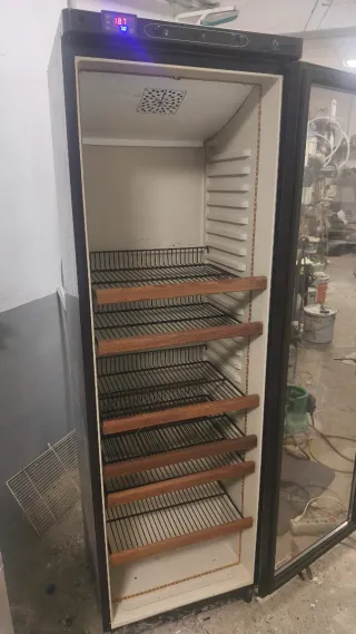 Nevera expositora / Vinoteca