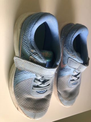 Zapatillas Nike niño azul y blanco Talla 28.5