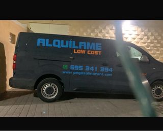 Aparador de madera barnizada