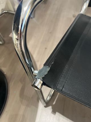 Silla de diseño negra para reparar. tengo 3 unidad