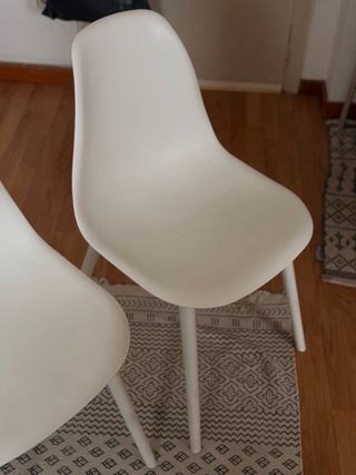 2 Sillas Blancas Diseño Moderno