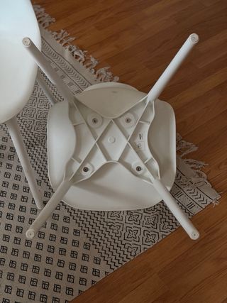 2 Sillas Blancas Diseño Moderno