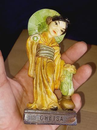 Estatuetas Cinesina e Gheisa Japonesas
