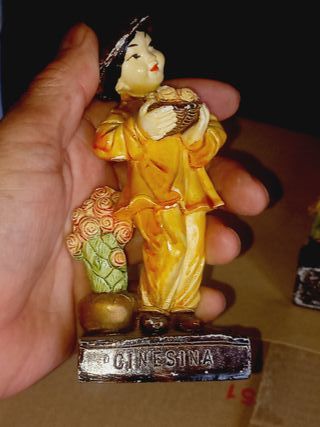 Estatuetas Cinesina e Gheisa Japonesas