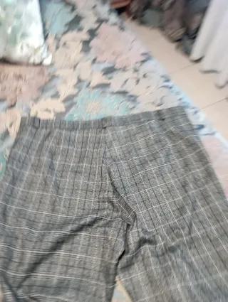 Pantalón de cuadros gris y blanco totalmente nuevo