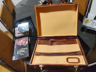 Cartera de piel marrón