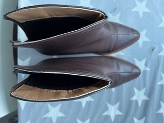 Botín tacón bajo marrón nuevos sin usar