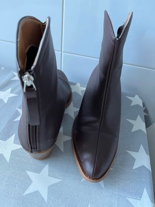 Botín tacón bajo marrón nuevos sin usar