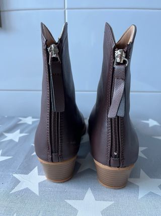 Botín tacón bajo marrón nuevos sin usar