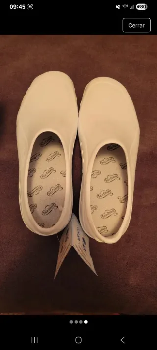 Zuecos blancos de trabajo