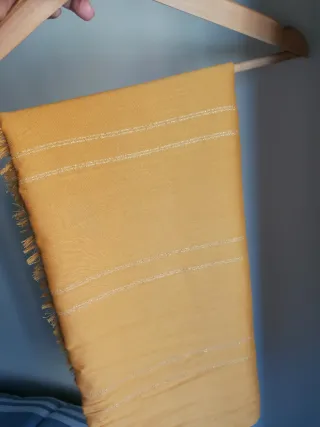 Pashmina árabe dorada con flecos