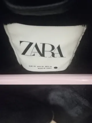 Abrigo negro Zara