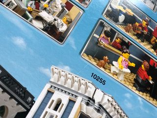 Lego 10255 Creator Expert Assembly square