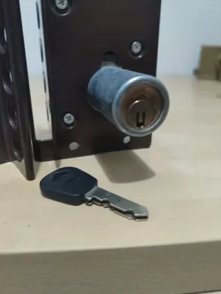 Cerradura JIS para puerta con llave