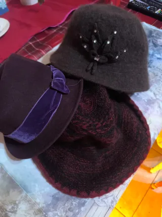3 Cappelli di Feltro Donna. Molto belli.