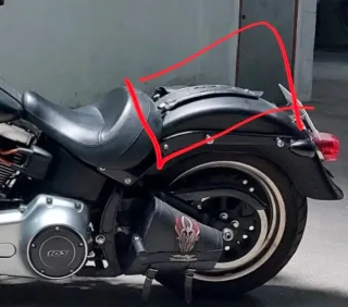 Corbata embellecedor rueda trasera moto