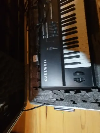 Teclado Kurzweil SP-8 + Estuche