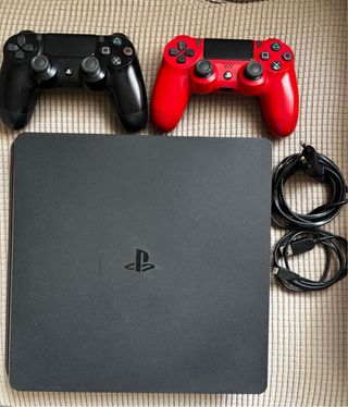PS4 Slim con 2 mandos y 2 juegos